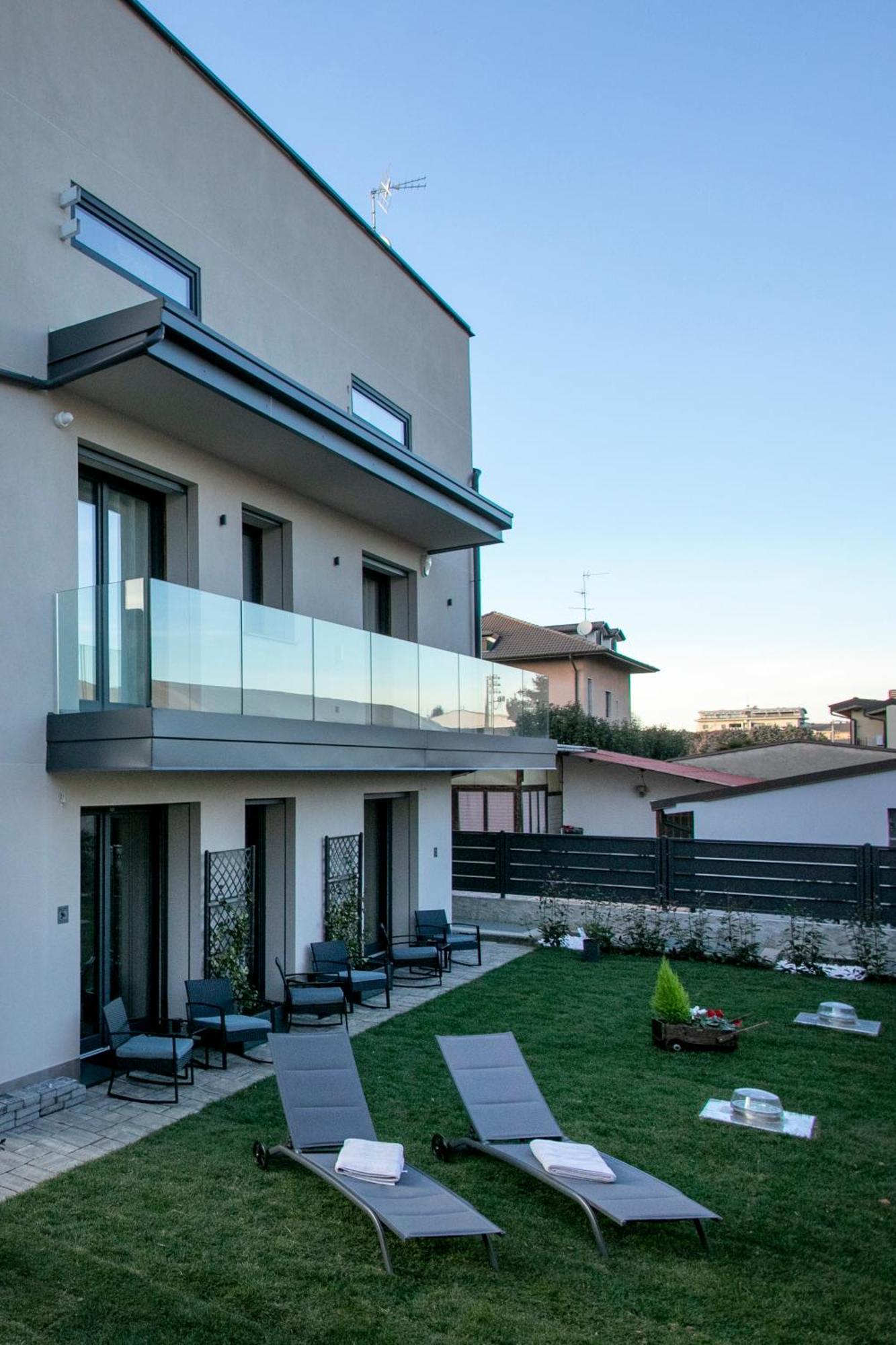 Villa Gio'S Monza Bagian luar foto
