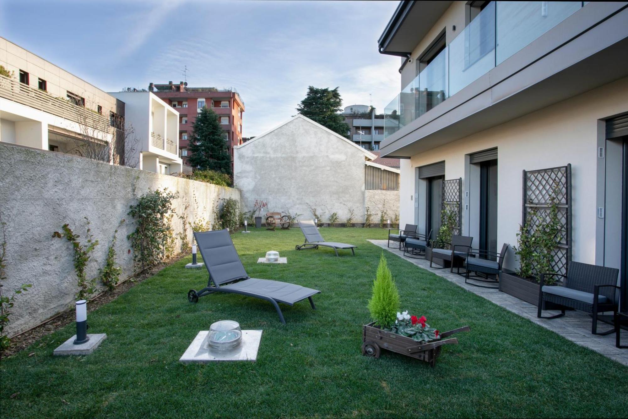Villa Gio'S Monza Bagian luar foto